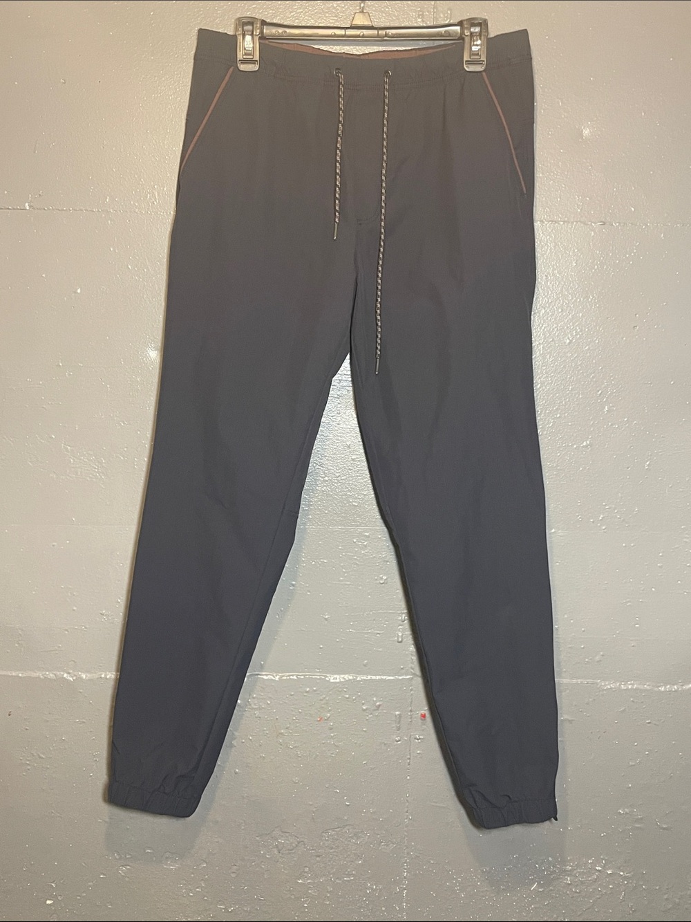 GAP Men's Navy Blue Jogger Pants with Contrast Maroon Piping